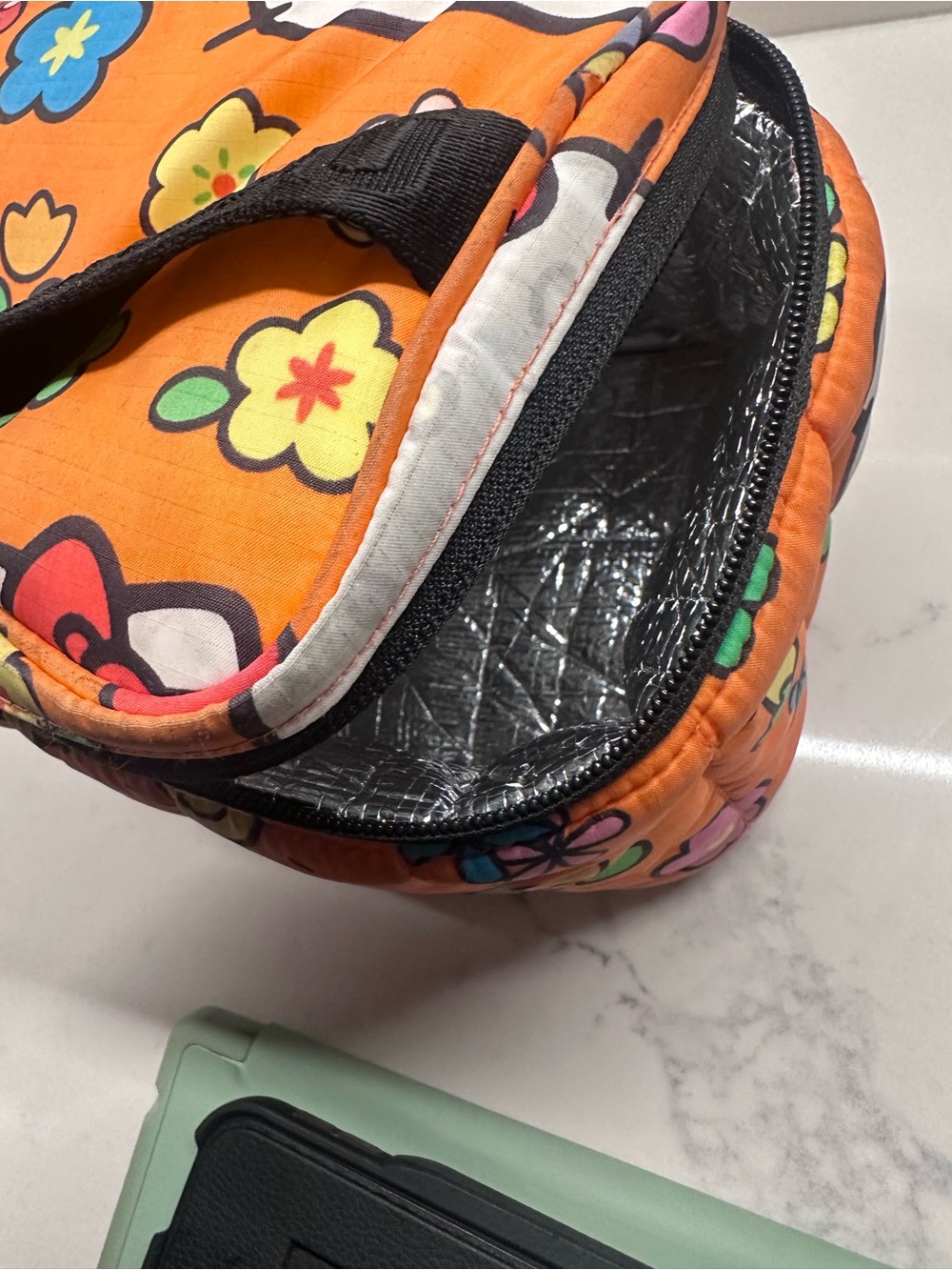 Baggu x Hello Kitty Puffy Lunch Box - Picture 9 of 14